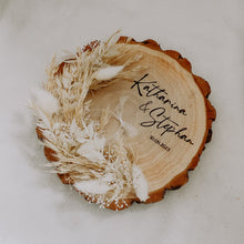 Lade das Bild in den Galerie-Viewer, Ringkissen Holz Hochzeit (personalisiert)