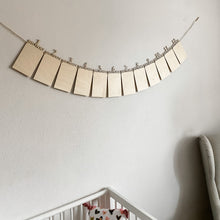 Lade das Bild in den Galerie-Viewer, Girlande "Erstes Jahr"
