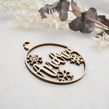 Lade das Bild in den Galerie-Viewer, Weihnachtskugeln - Anhänger aus Holz (personalisiert)