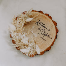 Lade das Bild in den Galerie-Viewer, Ringkissen Holz Hochzeit (personalisiert)
